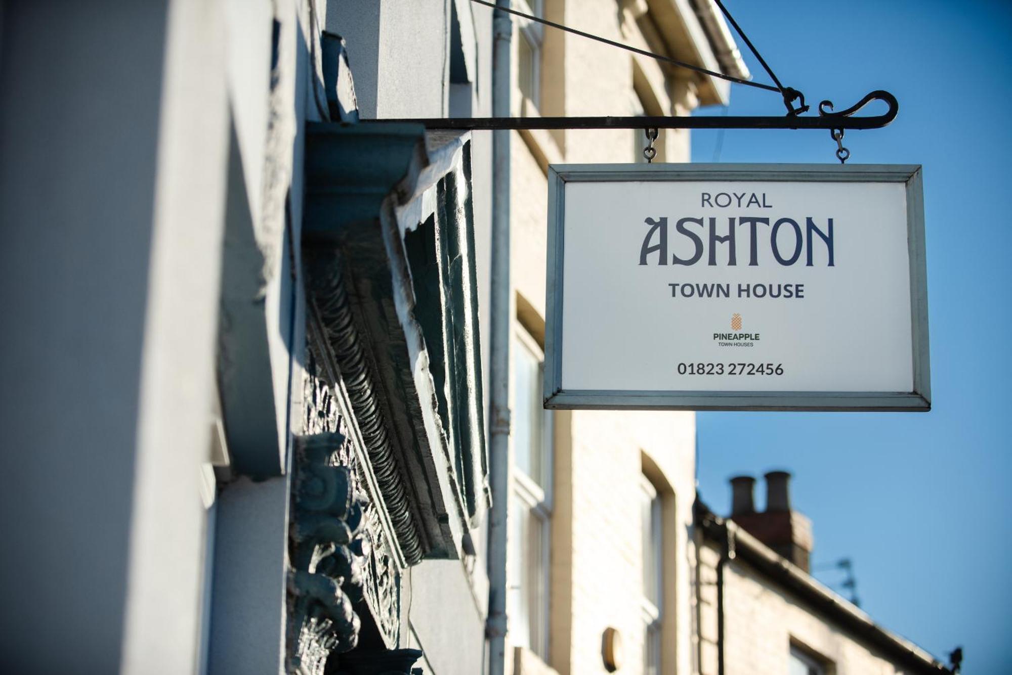 Royal Ashton Townhouse - Taunton Otel Dış mekan fotoğraf