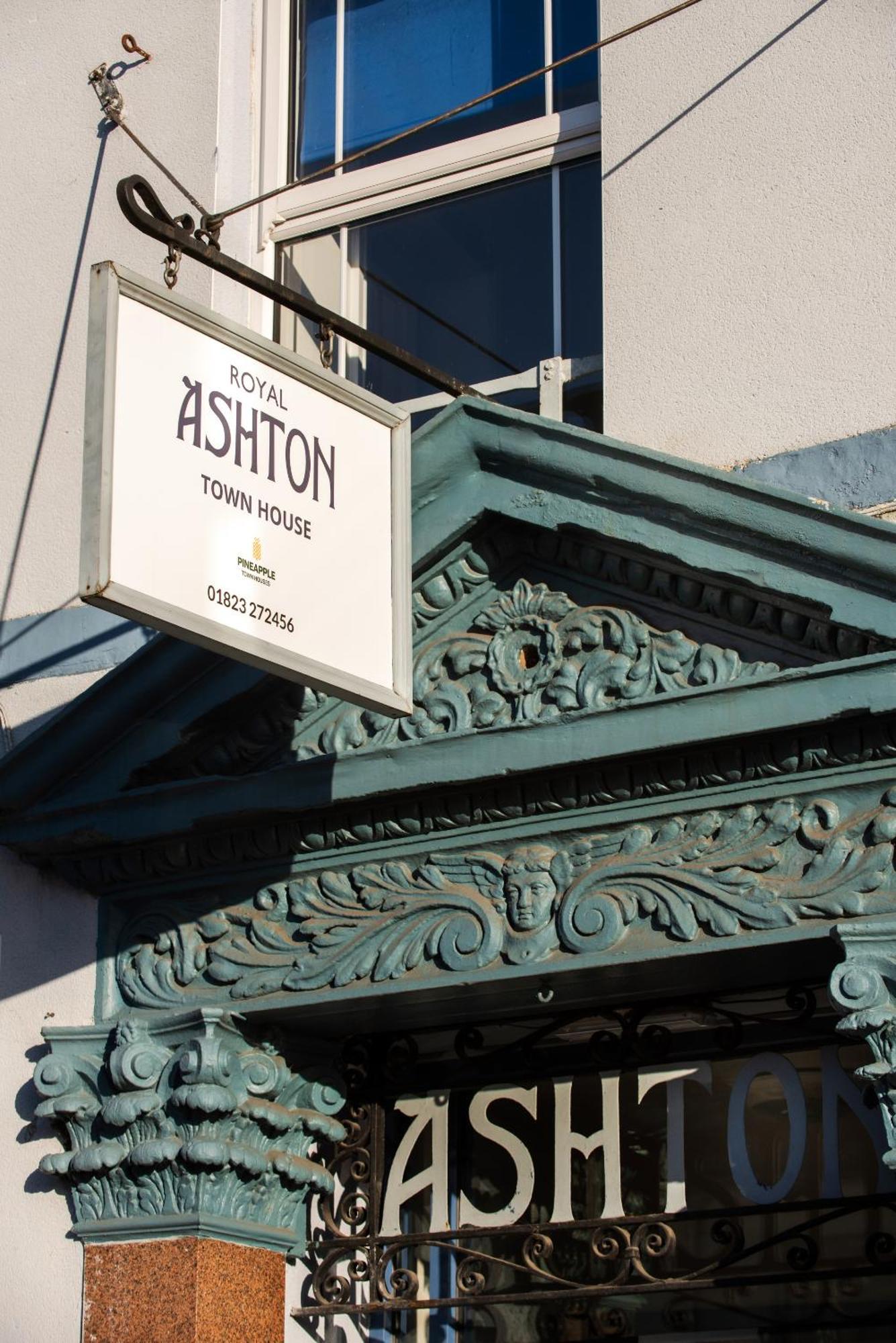 Royal Ashton Townhouse - Taunton Otel Dış mekan fotoğraf